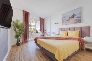 Golden Apartment in Palm Park