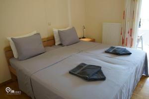 On The Wave - Modern Beachfront Apartment in Kalamata