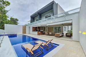 obrázek - Casa de 400m² com 4 suites e piscina em Riviera