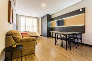 Studio novo bem localizado à 750m da praia STI209
