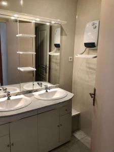 Appartements Appartement Les Bons Vivants au coeur de Perrigny : photos des chambres