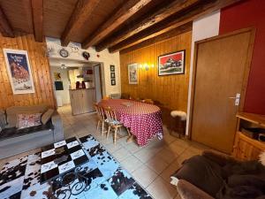 Chalets Chalet proche des pistes, 10 personnes, 4 chambres - CH45 : photos des chambres
