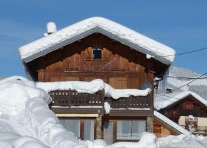 Chalets Chalet proche des pistes, 10 personnes, 4 chambres - CH45 : photos des chambres