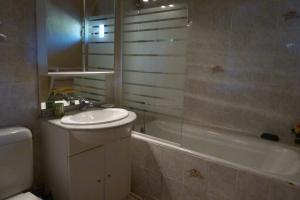 Chalets Chalet proche des pistes, 10 personnes, 4 chambres - CH45 : photos des chambres