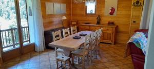 Appartements Appartement spacieux et confortable, 11 personnes, 4 chambres, 1 garage - ROCHE02 : photos des chambres