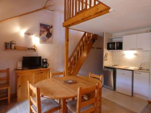 Appartements Appartement centre village, 6 personnes, 1 mezzanine - VLII70 : photos des chambres