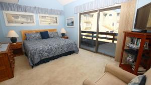 Oceanside, close to beach, community amenities! 648, Landshark