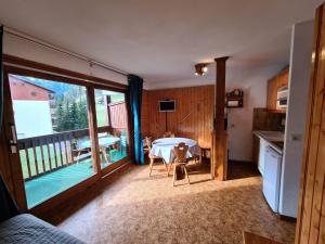 Appartements Appartement centre village, 4 personnes, 2 chambres - OPI19 : photos des chambres