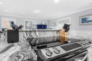 Naples Luxury 4BDR+Den POOL Home