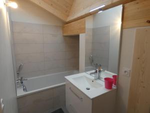 Chalet cosy près des pistes, 12 personnes, 4 chambres - CH41