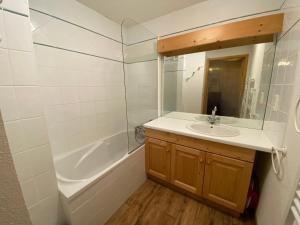 Appartement vue Roche Parstire, 4 personnes, 1 chambre, 1 coin montagne - HC07