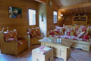 Chalet rénové, 9 personnes, 3 chambres, 1 mezzanine - CH09