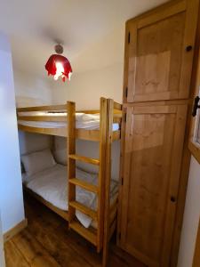 Appartements Appartement cosy, 4 personnes, 1 chambre, 1 coin montagne - MONTA06 : photos des chambres