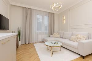 Bright & Elegant Apartment Warsaw by Noclegi Renters