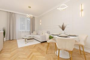 Bright & Elegant Apartment Warsaw by Renters