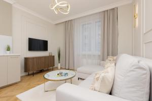 Bright & Elegant Apartment Warsaw by Renters