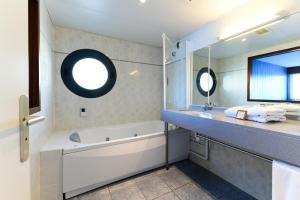 Hotels Hotel Le Pavillon Bleu : photos des chambres