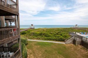 OCEANFRONT, 1 BR, Ocean Views, Community Pool and Beach Accesses, C204A, Surfside Paradise