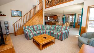 Oceanside, Hot Tub, Close to Beach, Community Pool, CP4, Crown Palace