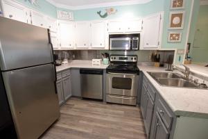 OCEANFRONT, Community Pool and beach walkway! KD220, Feelin Nauti