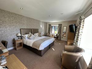 Superior King Room with Garden View room in Le Friquet Hotel