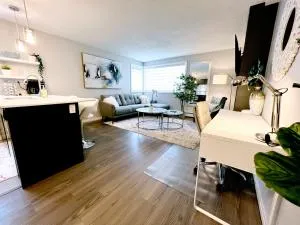 *NEW: Stylish Wortley 1BR Suite - Strathroy