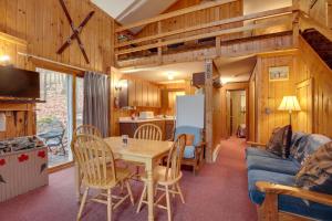 Outdoor Lovers Paradise Slopeside Cabin!