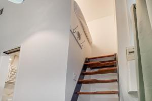 Tiny boutique studio in Paris 11