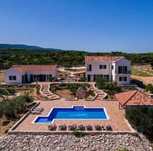 Villa Luisa Pucisca - 2 Häuser, 6 Schlafzimmer Insel Brac - Pool, Grill, Kamin, Tischtennis, Boccia