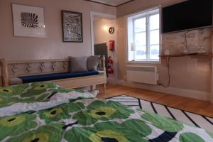 Remarkable Harbour View Cabin.