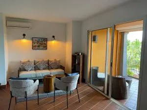 Picturesque Riverside 2-Bedroom Ensuite Villa in Port Chambly - Pamplemousses