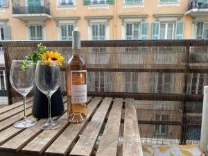 Studio lumineux avec balcon à proximité de la mer - 3-star hotels in Nice