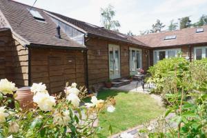 Nest Holiday Hideaway Wren Cottage-Beautiful Location in the Long Mynd Area of Outstanding Natural Beauty- WHIRLPOOL JACUZZI BATH!