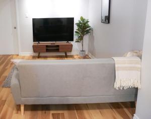 Cozy apartment in Ahuntsic with Free Parking and near metro station