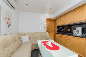 Apartment in Crikvenica with sea view, terrace, air conditioning, WiFi 3492-8 