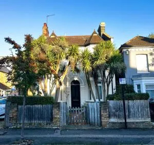 3 Bed Ground Floor Flat - 哈林盖