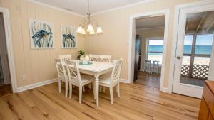 OCEANFRONT, Ocean Views, Screened porch, KH17, Down by the Sea