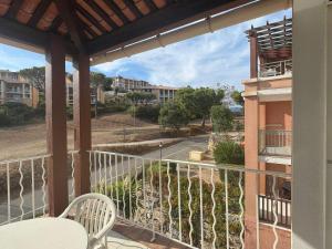 Cap Esterel 2 pièces avec terrasse vue golf et parking - FR-1-504-673