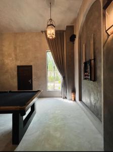 Casa Halo - LUX Mansion, Heated Pool, Sonos Speakers, Gated Community and Staff