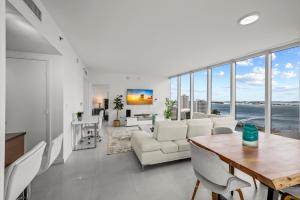 LOVELY 2 BR W ICON BRICKELL-WATERVIEWS -FREE SPA