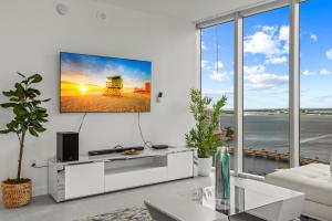 LOVELY 2 BR W ICON BRICKELL-WATERVIEWS -FREE SPA