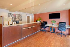 Best Western Plus Emerald Isle Hotel