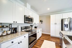 Autumn Retreat Pondside Cabin in Butler, TN