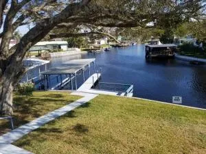 3 Bed, 2 Bath, Waterfront, Dock, Large Driveway - Howey Height