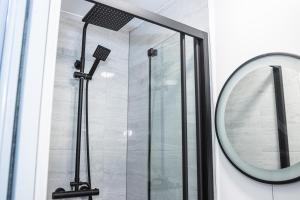 Lush Lodge -Home away in Telford, For Contractors, families, group of friends, Long Term Stays