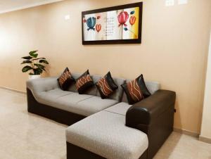 Apart Florencia, piscina en el verano! incluye parking y vigilancia 24 horas!