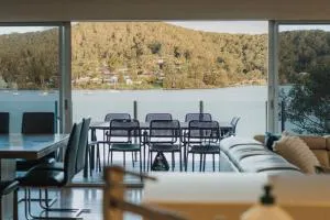11 East Gosford Luxury Waterfront House with Private Wharf - Point Clare