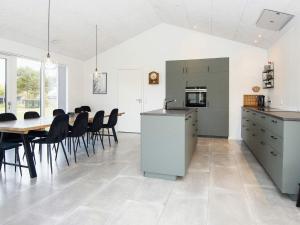 9 person holiday home in Glesborg-By Traum