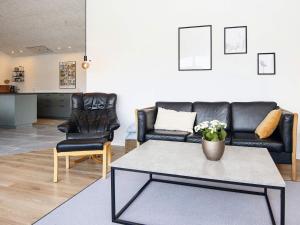 9 person holiday home in Glesborg-By Traum