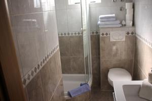 Apartments with parking space Makarska - 21911